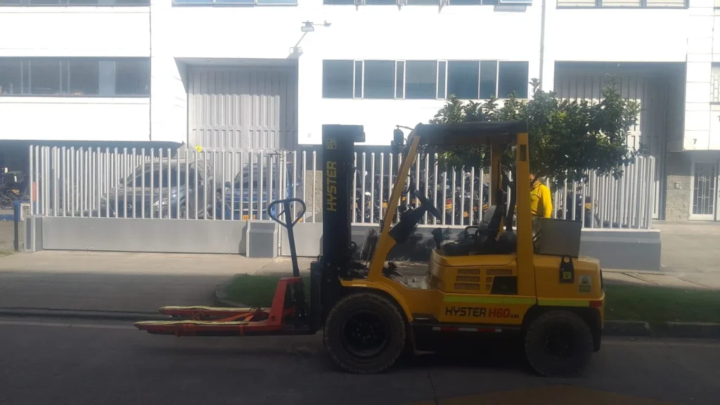 Alquiler de montacargas por día en Bogotá +57 313 464 1795
