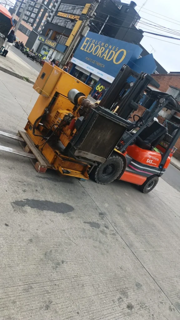 Alquiler de montacargas por día en Bogotá +57 313 464 1795